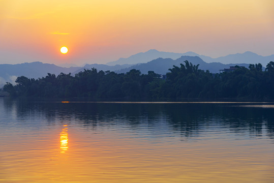 黄昏江景