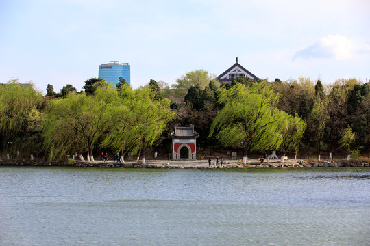 北大校园风光未名湖慈济寺山门