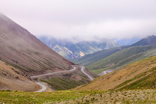 西藏盘山道路