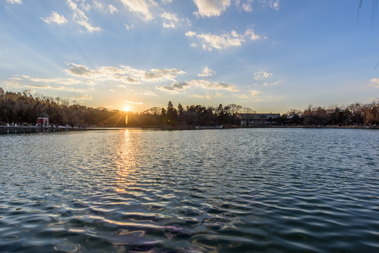 北大校园风光未名湖日落夕阳