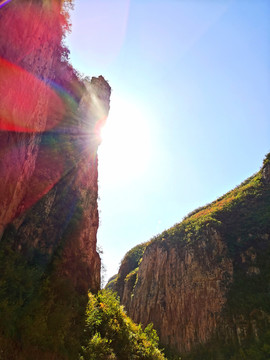 山峰日照霞光