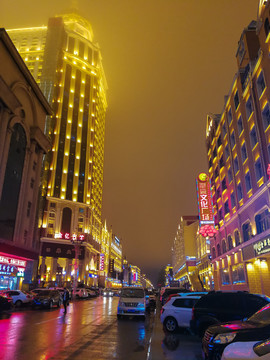 下雨的满洲里夜景