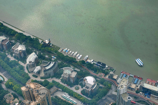上海中心大厦俯看黄浦江