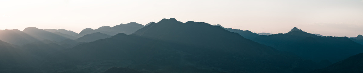 水墨群山