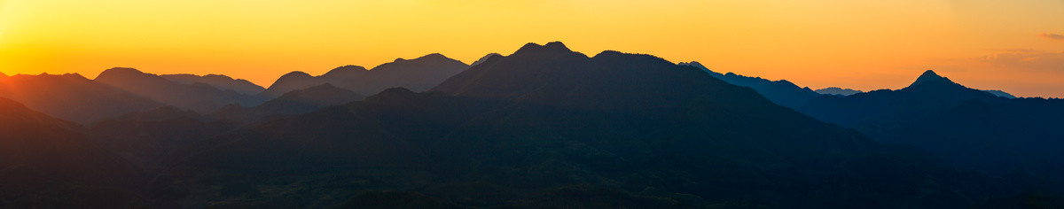 水墨群山