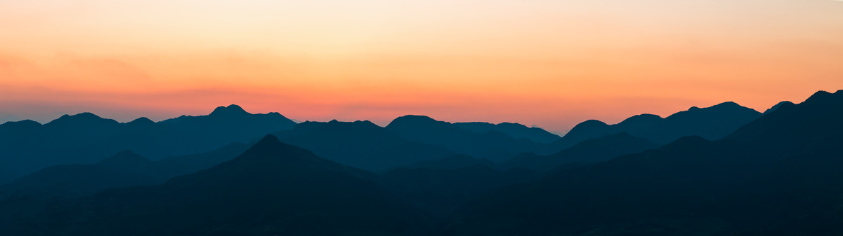 水墨群山