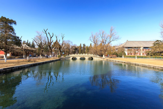 北京大学校园风光校友桥水池