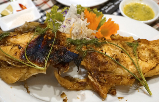 越南美食烧烤鱼头