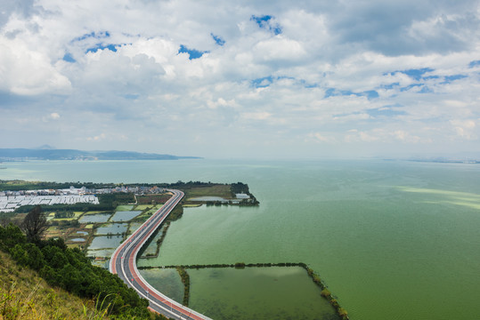 云南昆明滇池环湖公路风光