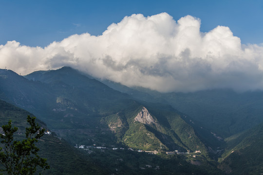 大渡河两岸