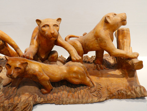 木雕狮子群