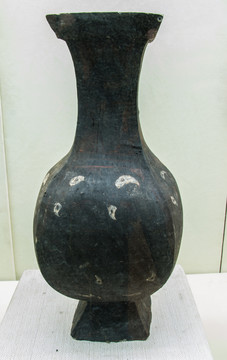 汉代彩陶壶