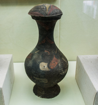 汉代彩陶壶