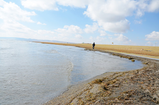 青海湖边