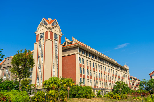 广西钦州北部湾大学教学楼风光