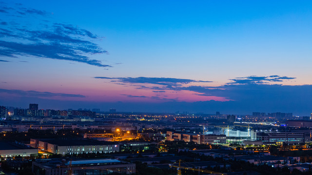 高新保税区厂房夜景