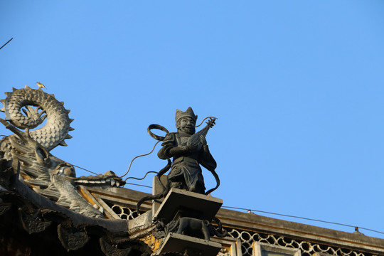寺庙屋脊天王雕像