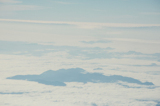 云海山峦