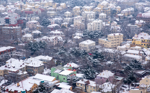 城市雪景