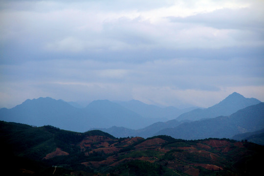 山和天空