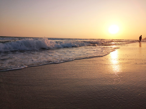 海边沙滩夕阳