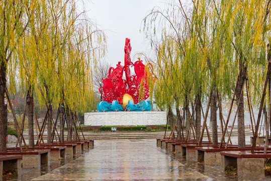 秋雨中的公园风景