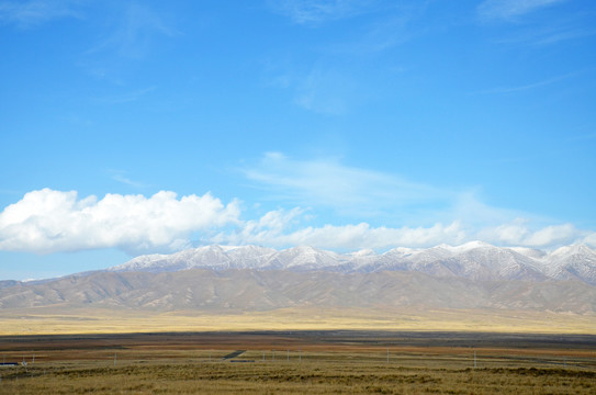 青藏公路边雪山