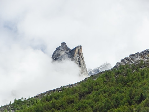 阿壩鷹嘴峰