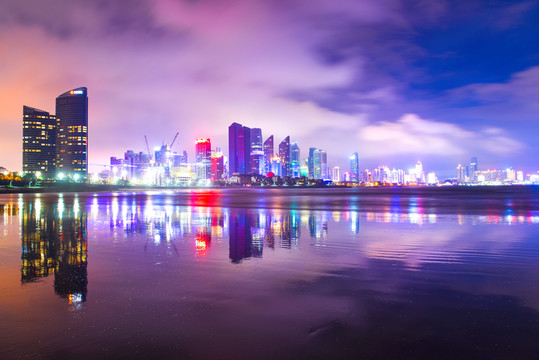 海边城市夜景