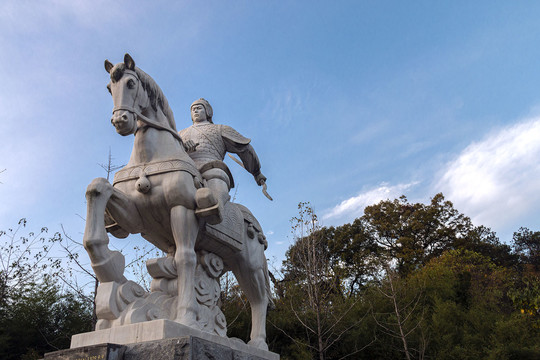 明玉珍骑战马雕像