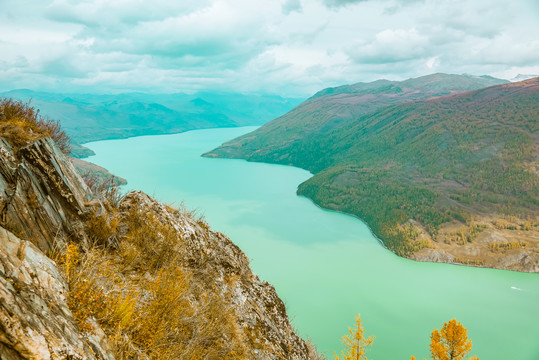 喀纳斯湖秋景