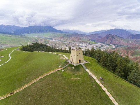 航拍祁连卓尔山风景区