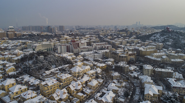 航拍雪后青岛老城区风光