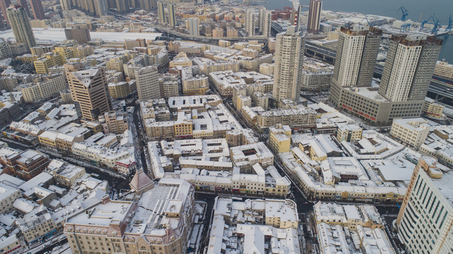 航拍雪后青岛老城区风光