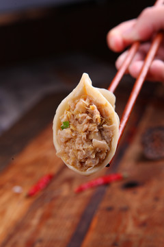 酸菜鲜肉水饺