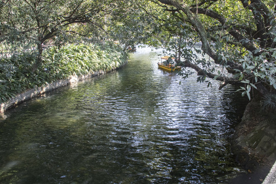 河流