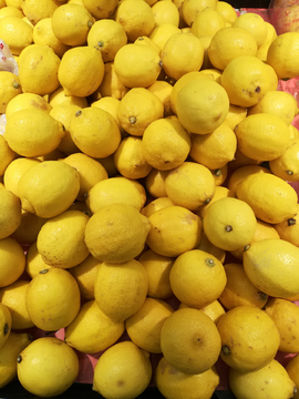 超市里的柠檬