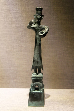 商朝巫师铜像