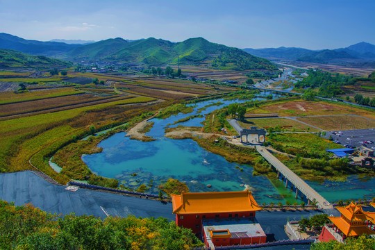 遼陽龍峰寺俯視群山溪水耕地