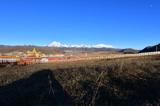 塔公金塔雅拉雪山