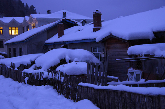 雪中木屋