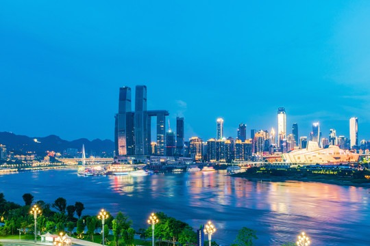 重庆朝天门码头与大剧院夜景