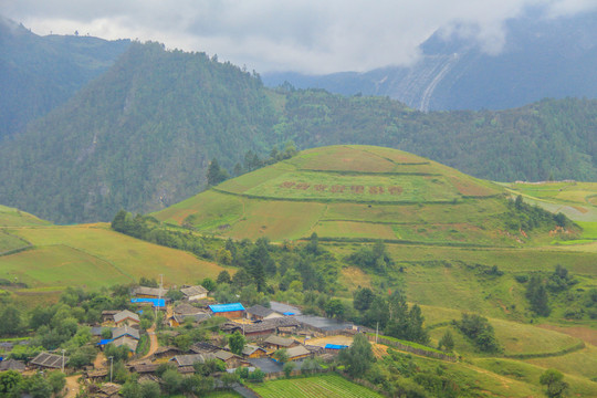 香格里拉彝族村