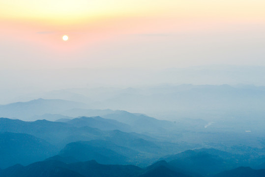 高山夕阳