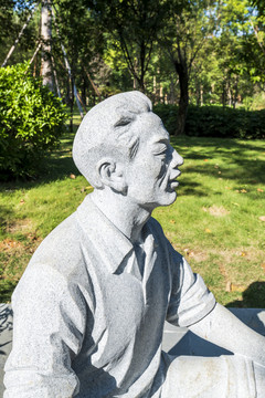 公园人物雕像