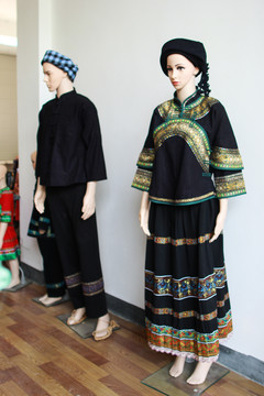 布依族传统服饰