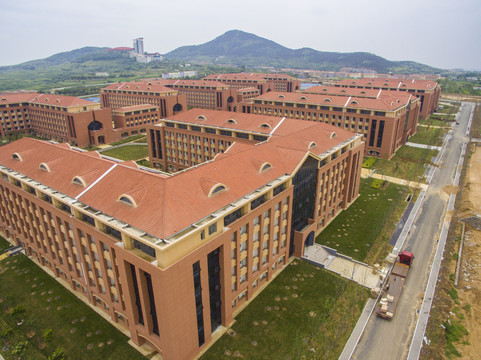 航拍建设中的山东大学青岛校区