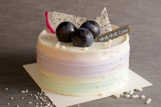 生日蛋糕蓝莓水果奶油圆形
