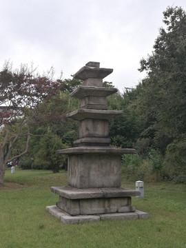 泉水寺三层石塔