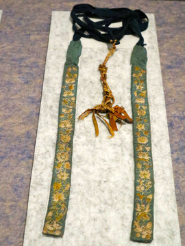 古代刺绣花卉纹腰带